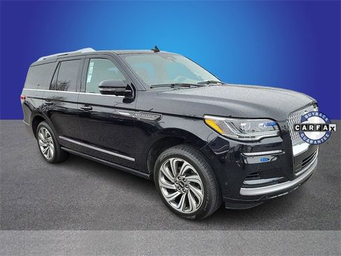 Used 2022 Lincoln Navigator Reserve image 3