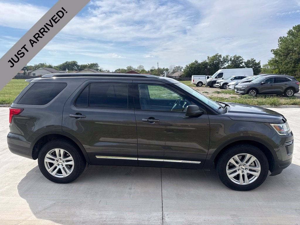 Used 2018 Ford Explorer XLT AWD/4WD image 4