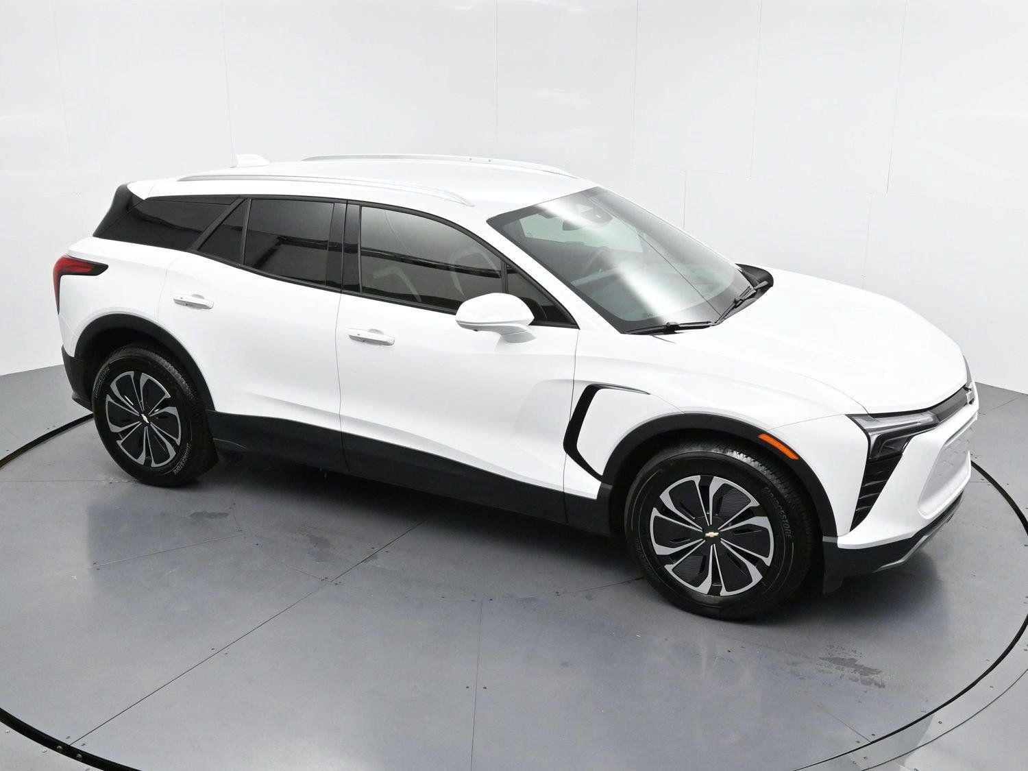 Used 2024 Chevrolet Blazer EV LT AWD/4WD image 39