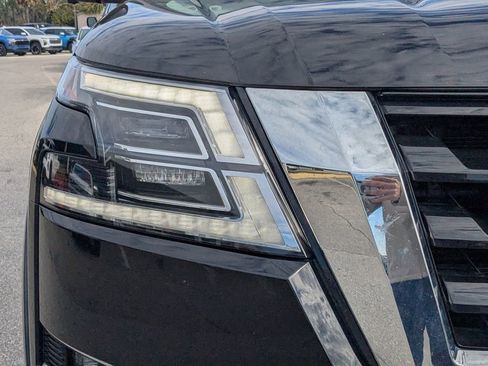 Used 2024 Nissan Armada SL w/ Captain's Chairs Package image 9