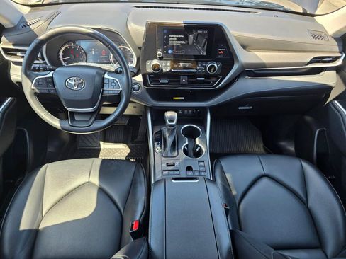 Used 2023 Toyota Highlander XLE AWD/4WD image 17