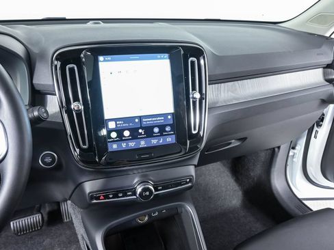 Certified 2025 Volvo XC40 B5 Plus AWD/4WD image 14