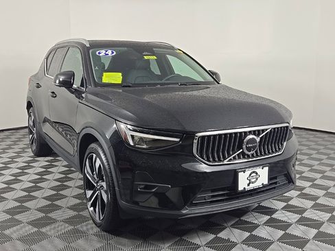 Certified 2024 Volvo XC40 B5 Plus w/ Protection Package Premier image 2