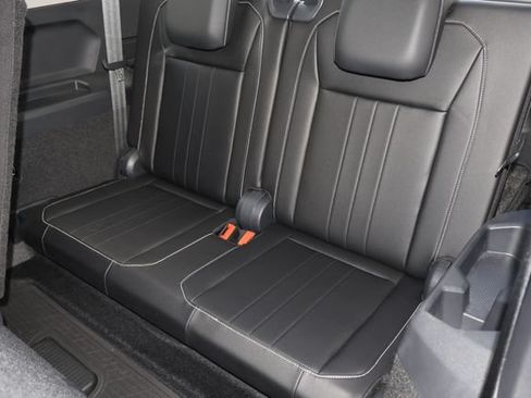 Certified 2024 Volkswagen Tiguan SE FWD image 14