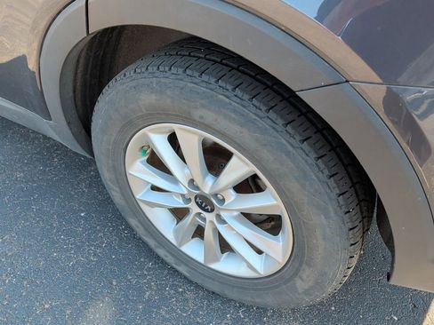 Used 2019 Kia Sorento AWD V6 image 10