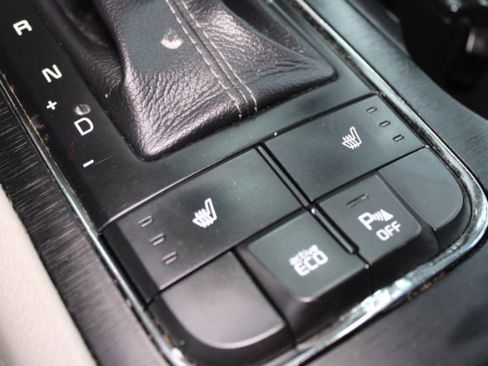 Used 2016 Kia Sedona LX w/ LX Convenience Package image 19