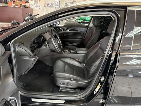 Used 2019 Buick Regal Essence w/ Driver Confidence Package I image 9