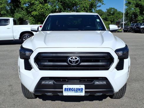 Used 2024 Toyota Tacoma SR5 AWD/4WD image 9