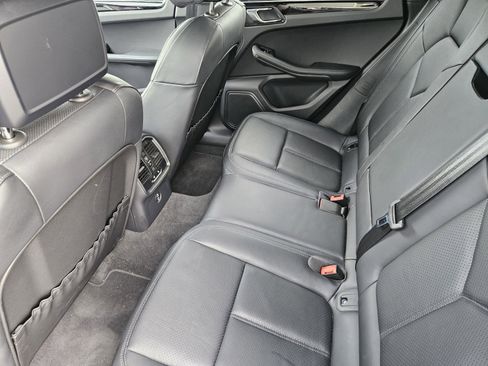 Certified 2025 Porsche Macan image 25