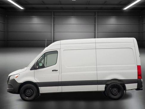 Used 2025 Mercedes-Benz Sprinter 2500 image 4