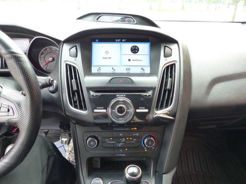Used 2017 Ford Focus ST FWD image 35