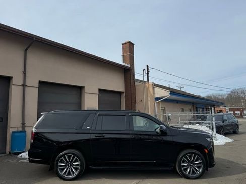 Used 2022 Cadillac Escalade ESV Sport image 4