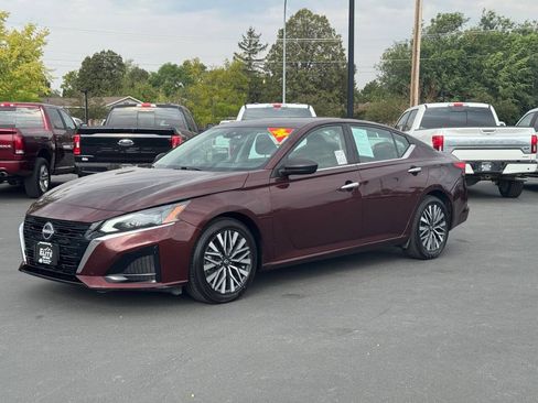 Used 2024 Nissan Altima 2.5 SV FWD image 12