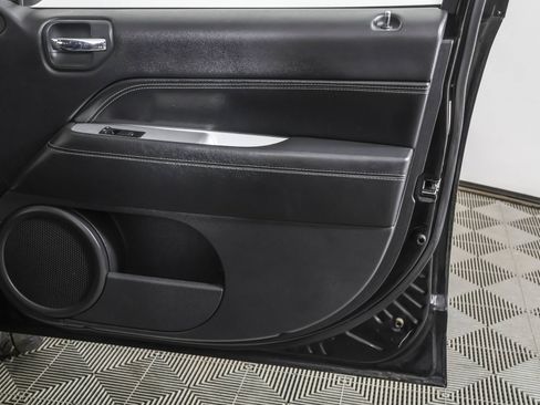 Used 2014 Jeep Compass Latitude image 46