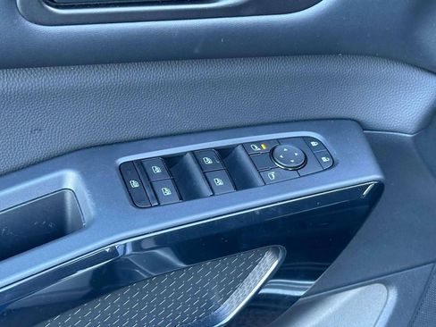 Used 2024 Nissan Pathfinder SV image 18