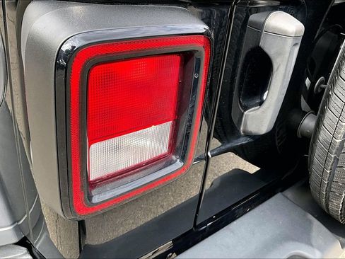Used 2023 Jeep Wrangler Unlimited Sport AWD/4WD image 23
