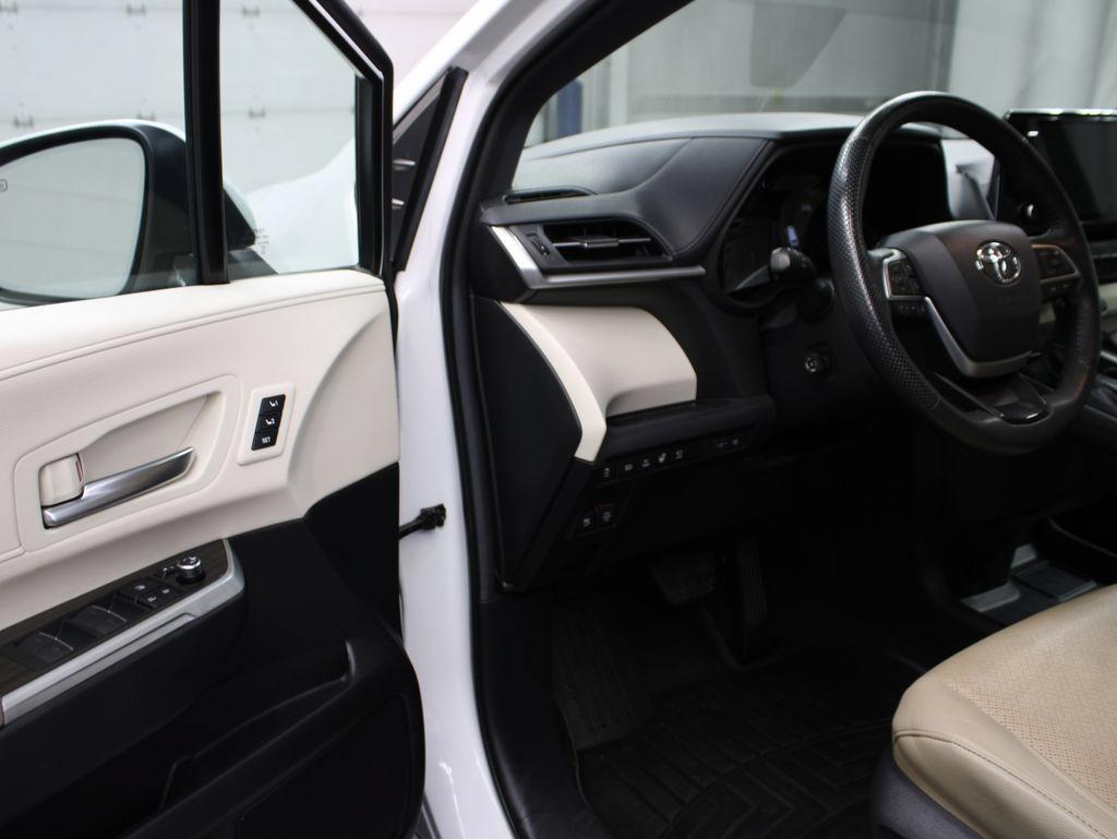 Used 2024 Toyota Sienna Limited AWD/4WD image 56