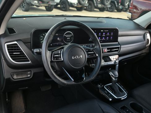 Used 2024 Kia Seltos SX w/ SX Sunroof Package AWD/4WD image 11