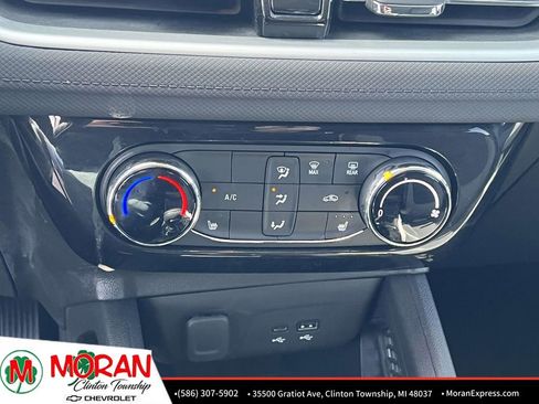 Certified 2024 Chevrolet TrailBlazer LT w/ LT Cold Weather Package AWD/4WD image 23