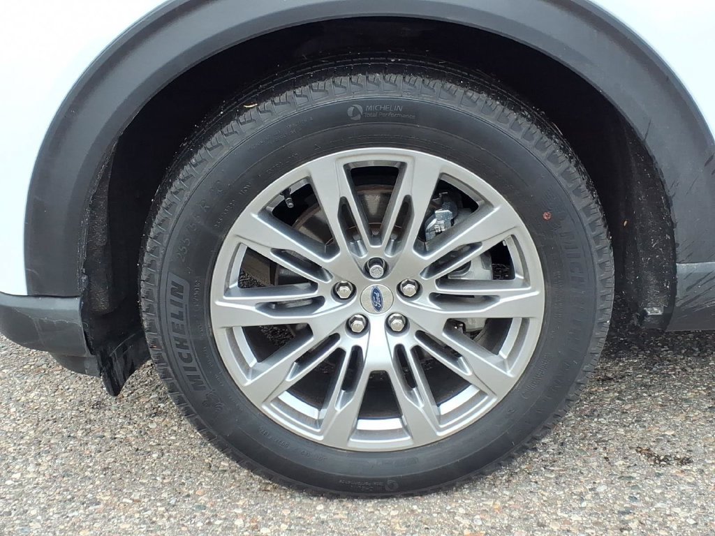 Used 2025 Ford Explorer Platinum AWD/4WD image 9