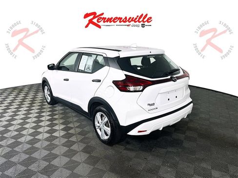 Used 2022 Nissan Kicks S image 5
