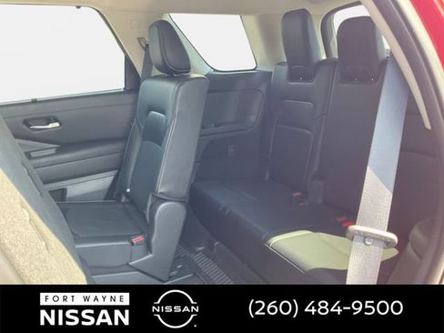 Used 2023 Nissan Pathfinder SL w/ Black Appearance Package AWD/4WD image 30