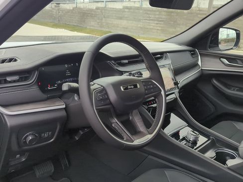 New 2026 Jeep Grand Cherokee Altitude AWD/4WD image 12