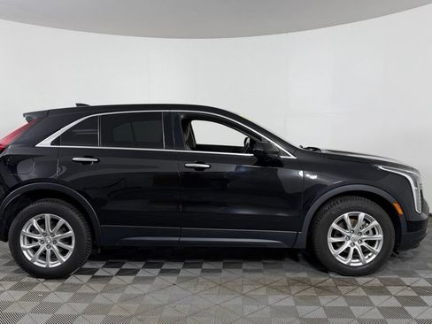 Used 2019 Cadillac XT4 Luxury w/ Cold Weather Package FWD image 10