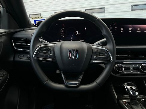 Used 2025 Buick Envista Sport Touring image 30