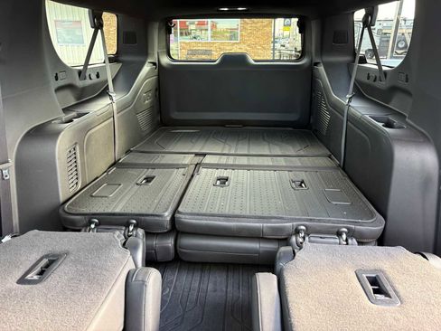Used 2025 Chevrolet Suburban High Country AWD/4WD image 25