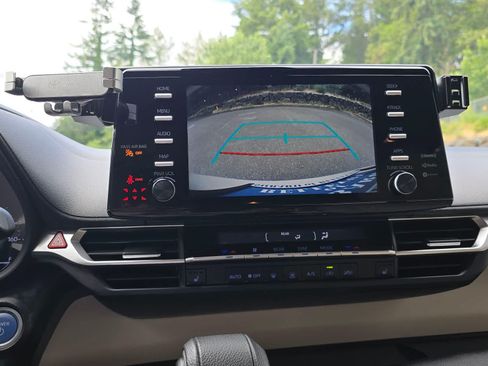 Used 2021 Toyota Sienna XLE FWD image 13