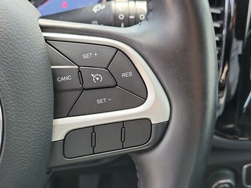 Used 2019 Jeep Compass Latitude FWD image 11