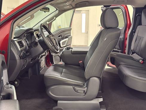 Used 2017 Nissan Titan SV image 12