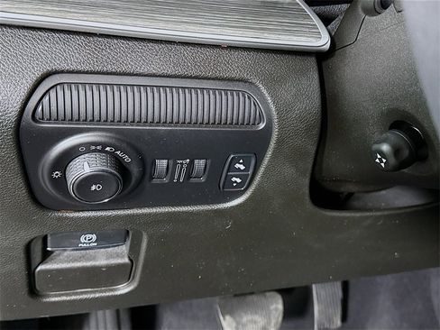 Used 2022 Jeep Wagoneer Series III w/ Premium Group I image 23