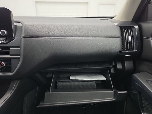 Used 2024 Nissan Pathfinder S AWD/4WD image 31