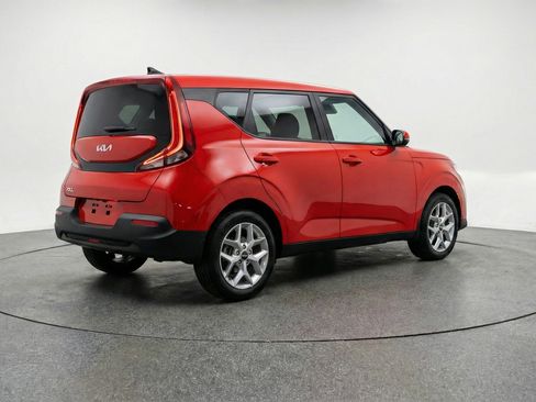 Used 2025 Kia Soul LX w/ LX Technology Package image 9