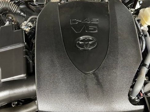 Used 2020 Toyota Tacoma SR5 AWD/4WD image 11