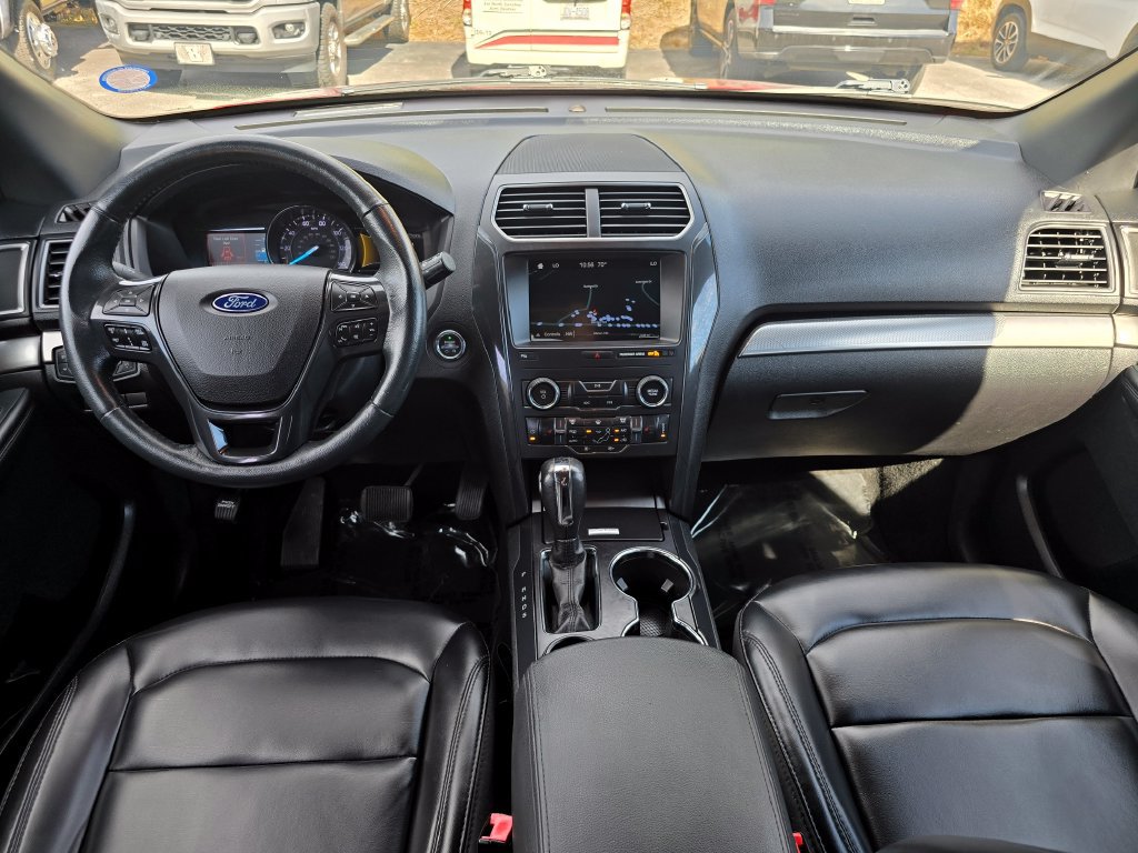 Used 2019 Ford Explorer XLT w/ Equipment Group 202A FWD image 5