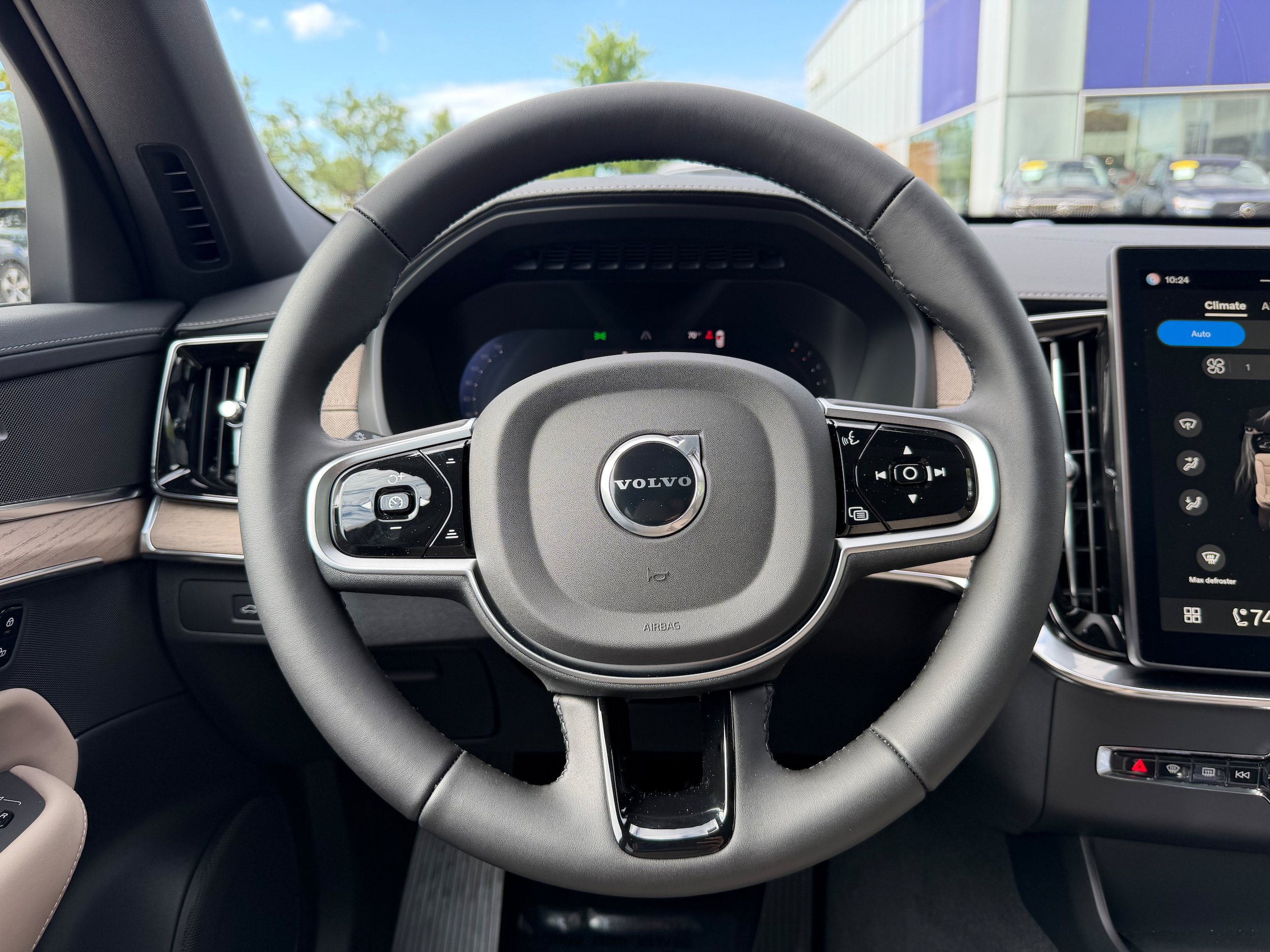 New 2026 Volvo XC90 B6 Plus w/ Protection Package Premier AWD/4WD image 15