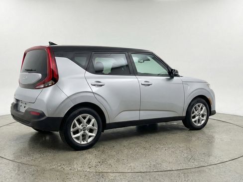 Used 2025 Kia Soul LX w/ LX Technology Package FWD image 9