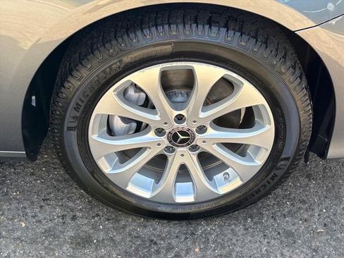 Used 2018 Mercedes-Benz E 300 4MATIC image 7