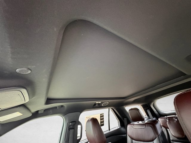 Used 2020 Ford Explorer Platinum w/ Premium Technology Package AWD/4WD image 16