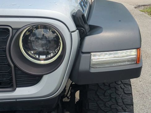 Used 2024 Jeep Wrangler Unlimited Rubicon 4xe AWD/4WD image 11