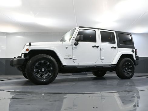 Used 2018 Jeep Wrangler Unlimited Sahara w/ Connectivity Group image 49