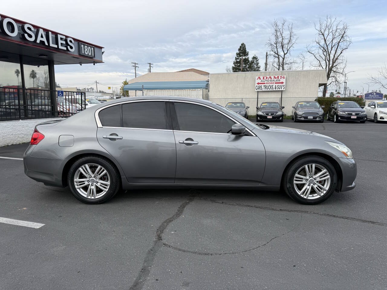 Used 2011 INFINITI G37 Journey w/ Premium Pkg RWD image 2