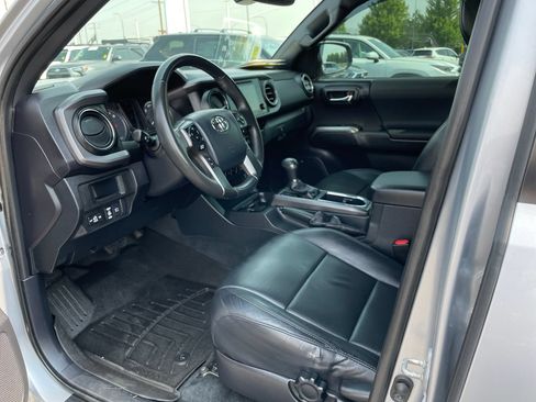Certified 2019 Toyota Tacoma TRD Off-Road w/ TRD Premium Off Road Package AWD/4WD image 11