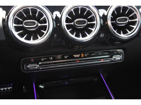 Used 2023 Mercedes-Benz GLB 250 image 24