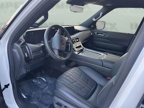 Used 2025 Nissan Armada PRO-4X image 1