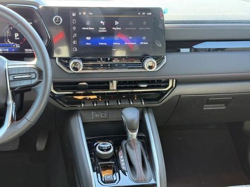 Used 2024 Chevrolet Colorado Z71 image 26