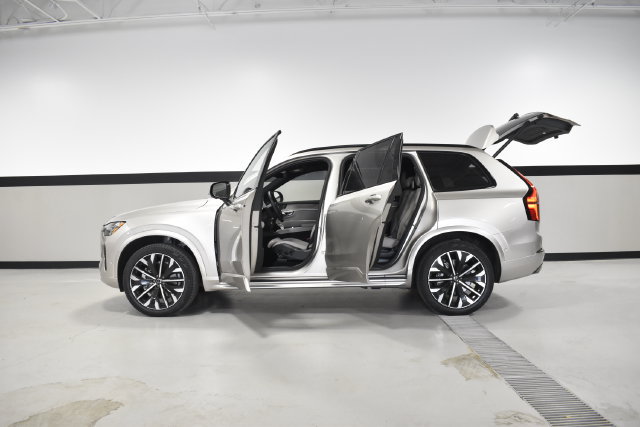 Used 2026 Volvo XC90 B6 Ultra w/ Lounge Package AWD/4WD image 11